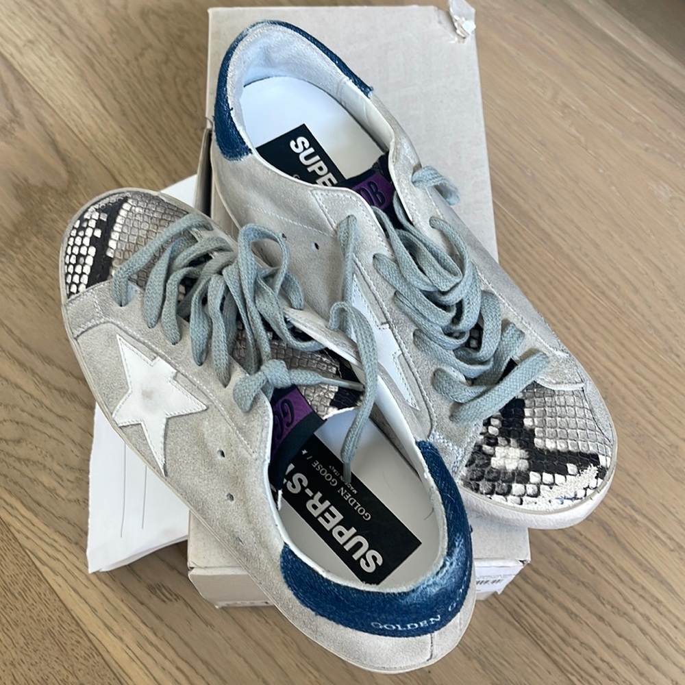 New!!! Never been worn. Selling with bud and receipt.